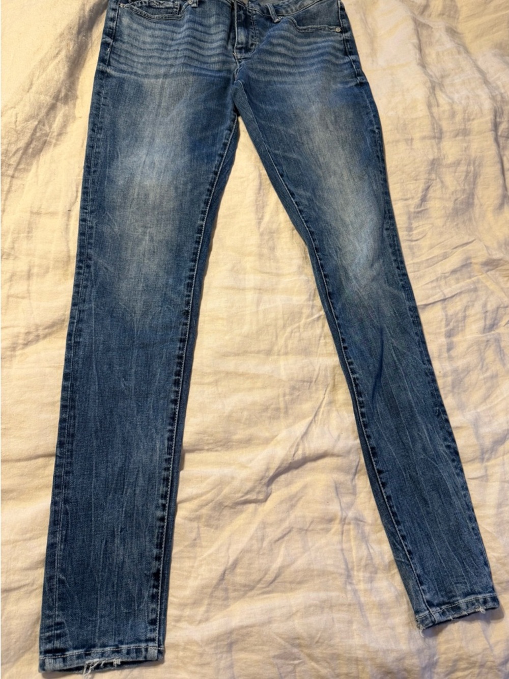 Buckle Women's Skinny Jeans in Faded Blue Wash